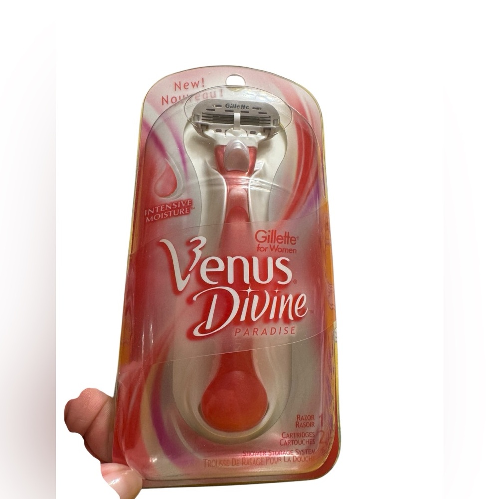 Venus Divine Women’s Refillable Razor. NEW.